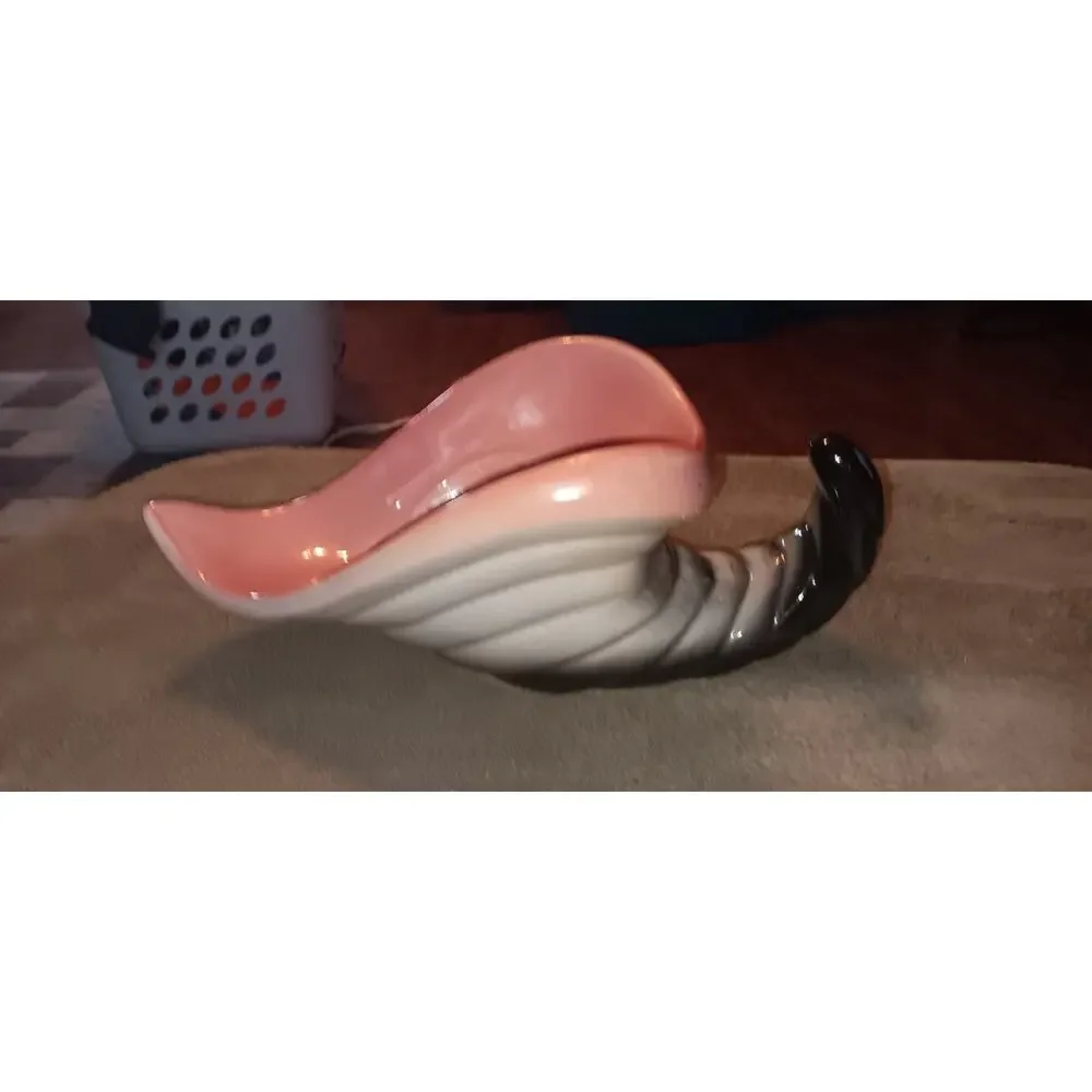 HULL NOVELTY POTTERY GLASS CORNUCOPIA 11